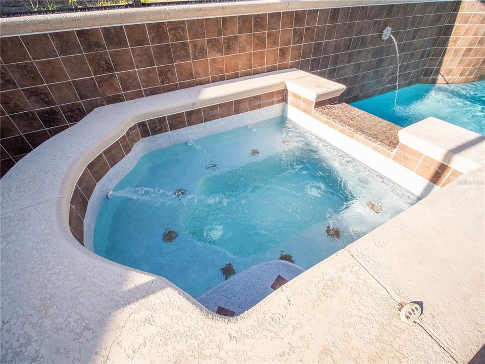 For Sale: $499,000 (5 beds, 2 baths, 3106 Square Feet)