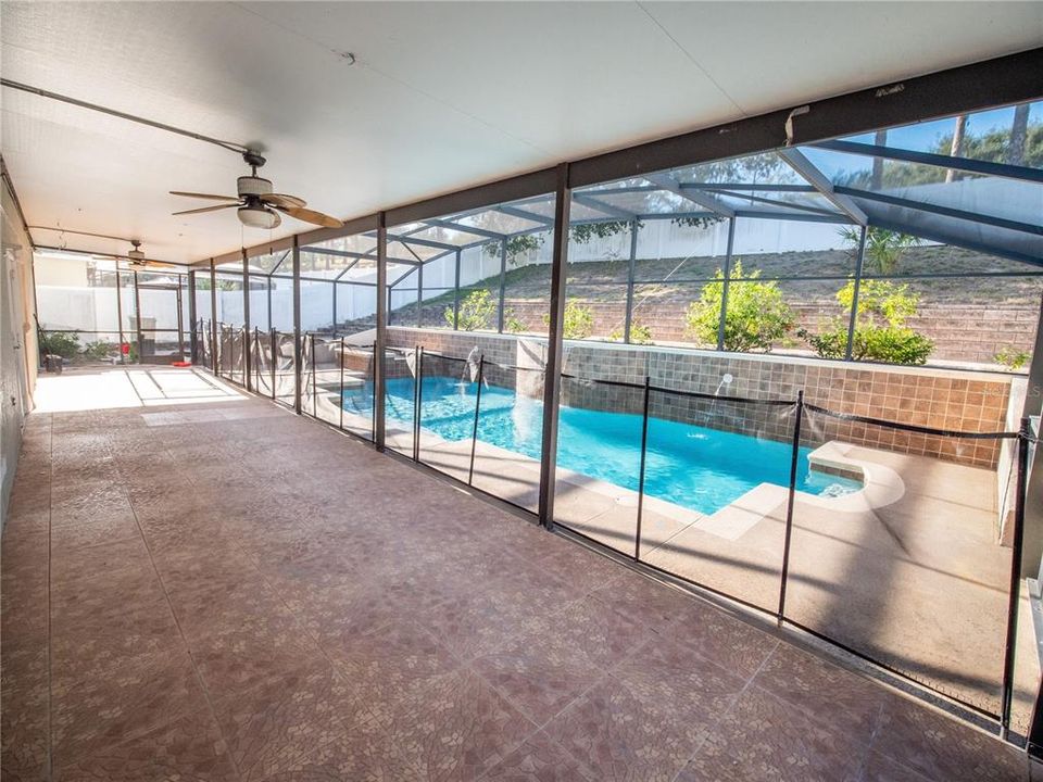 For Sale: $499,000 (5 beds, 2 baths, 3106 Square Feet)