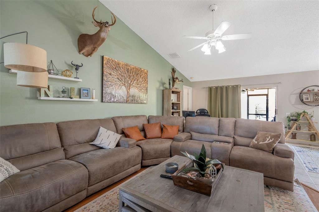 待售: $337,000 (3 贝兹, 2 浴室, 1503 平方英尺)