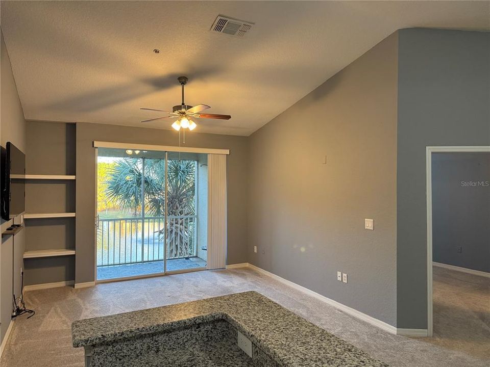 待售: $220,000 (2 贝兹, 2 浴室, 1048 平方英尺)