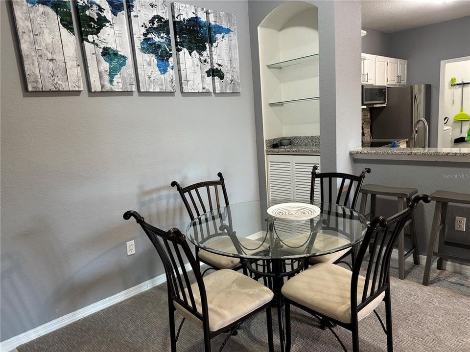 待售: $220,000 (2 贝兹, 2 浴室, 1048 平方英尺)