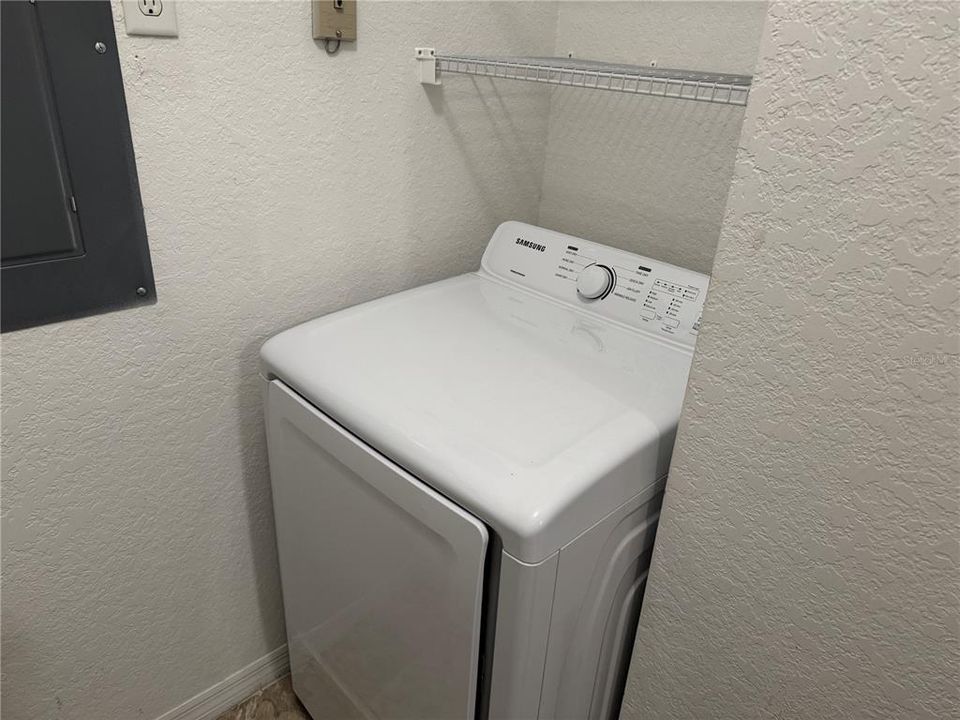 待售: $220,000 (2 贝兹, 2 浴室, 1048 平方英尺)