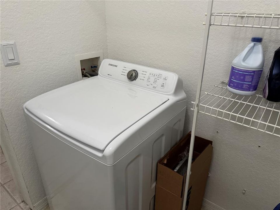 待售: $220,000 (2 贝兹, 2 浴室, 1048 平方英尺)