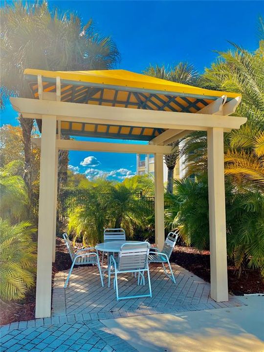 待售: $220,000 (2 贝兹, 2 浴室, 1048 平方英尺)