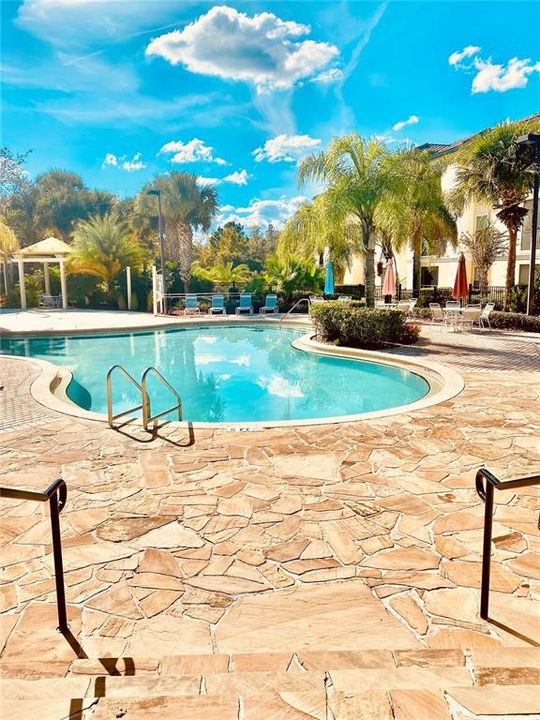 待售: $220,000 (2 贝兹, 2 浴室, 1048 平方英尺)