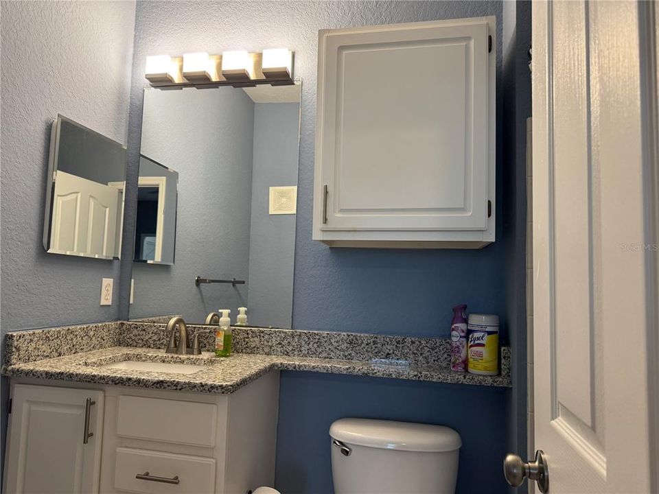 待售: $220,000 (2 贝兹, 2 浴室, 1048 平方英尺)