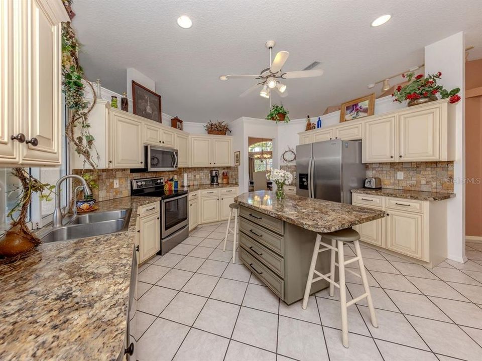 For Sale: $540,000 (3 beds, 2 baths, 2411 Square Feet)