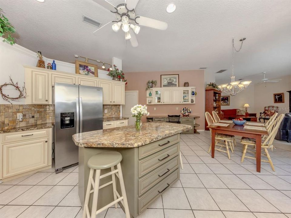 For Sale: $540,000 (3 beds, 2 baths, 2411 Square Feet)