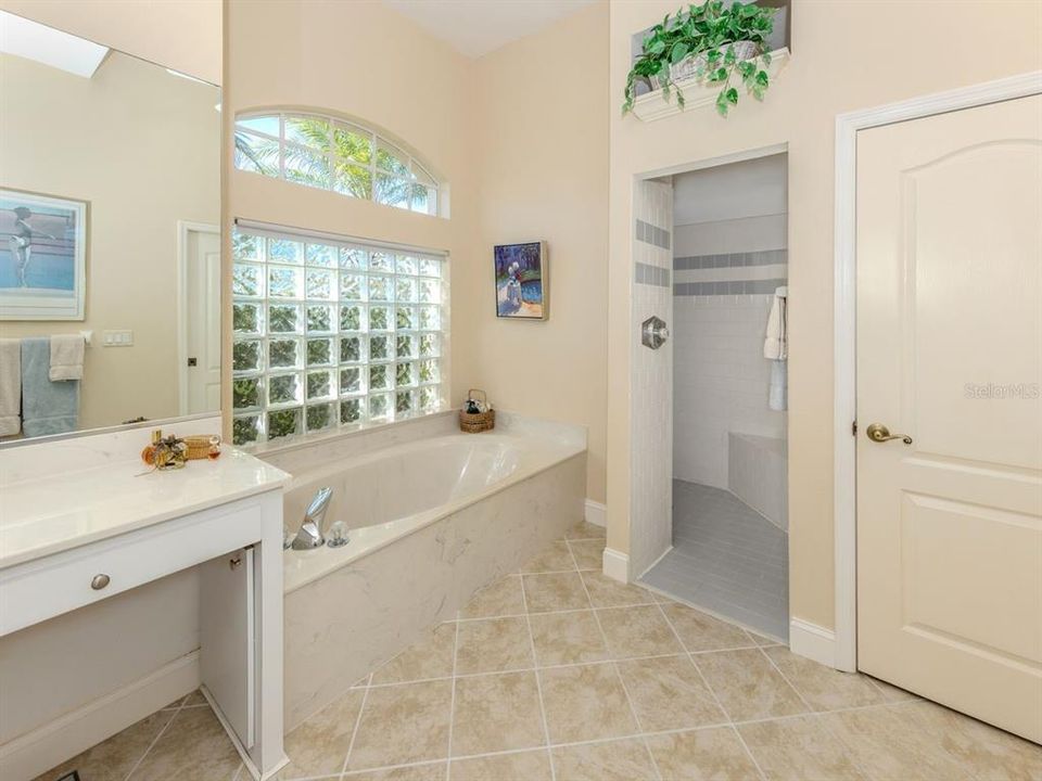 For Sale: $540,000 (3 beds, 2 baths, 2411 Square Feet)