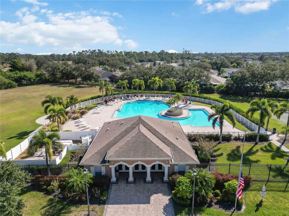 En Venta: $449,999 (4 camas, 3 baños, 2539 Pies cuadrados)