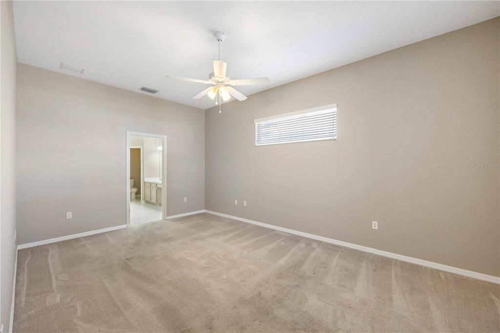 En Venta: $449,999 (4 camas, 3 baños, 2539 Pies cuadrados)