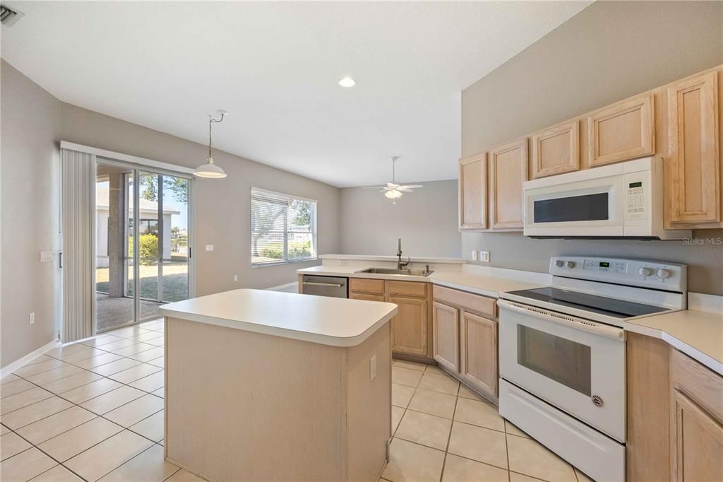 En Venta: $449,999 (4 camas, 3 baños, 2539 Pies cuadrados)