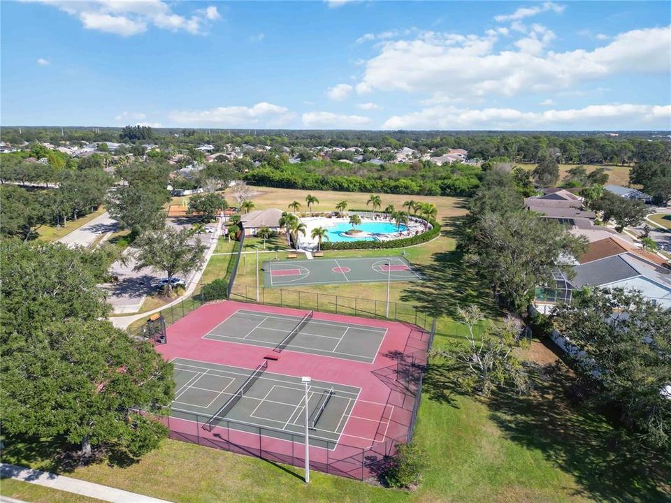 En Venta: $449,999 (4 camas, 3 baños, 2539 Pies cuadrados)