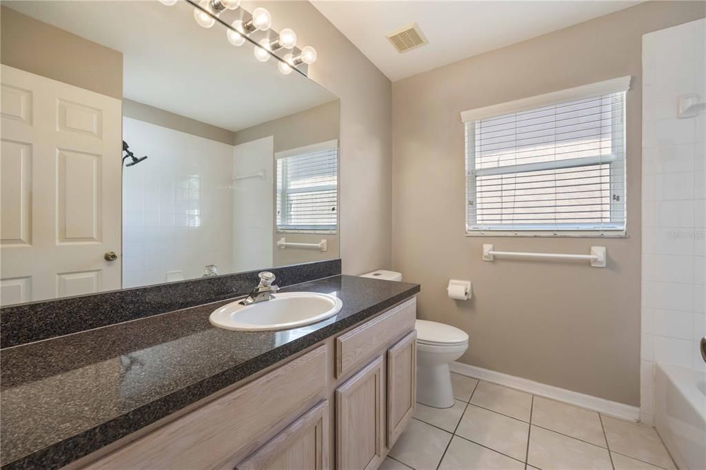 En Venta: $449,999 (4 camas, 3 baños, 2539 Pies cuadrados)