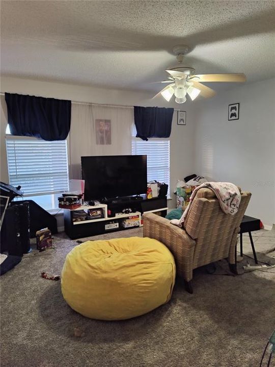 En Venta: $392,000 (4 camas, 3 baños, 2998 Pies cuadrados)