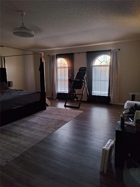 En Venta: $392,000 (4 camas, 3 baños, 2998 Pies cuadrados)