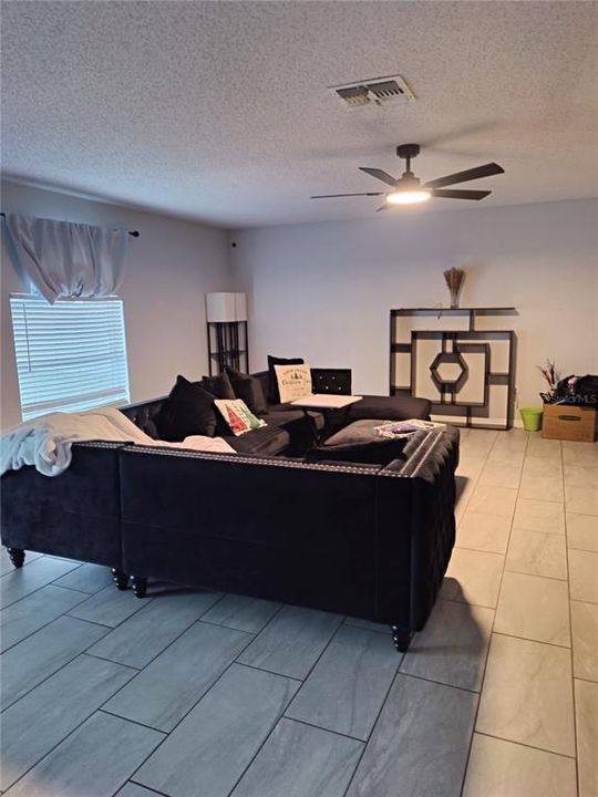 En Venta: $392,000 (4 camas, 3 baños, 2998 Pies cuadrados)