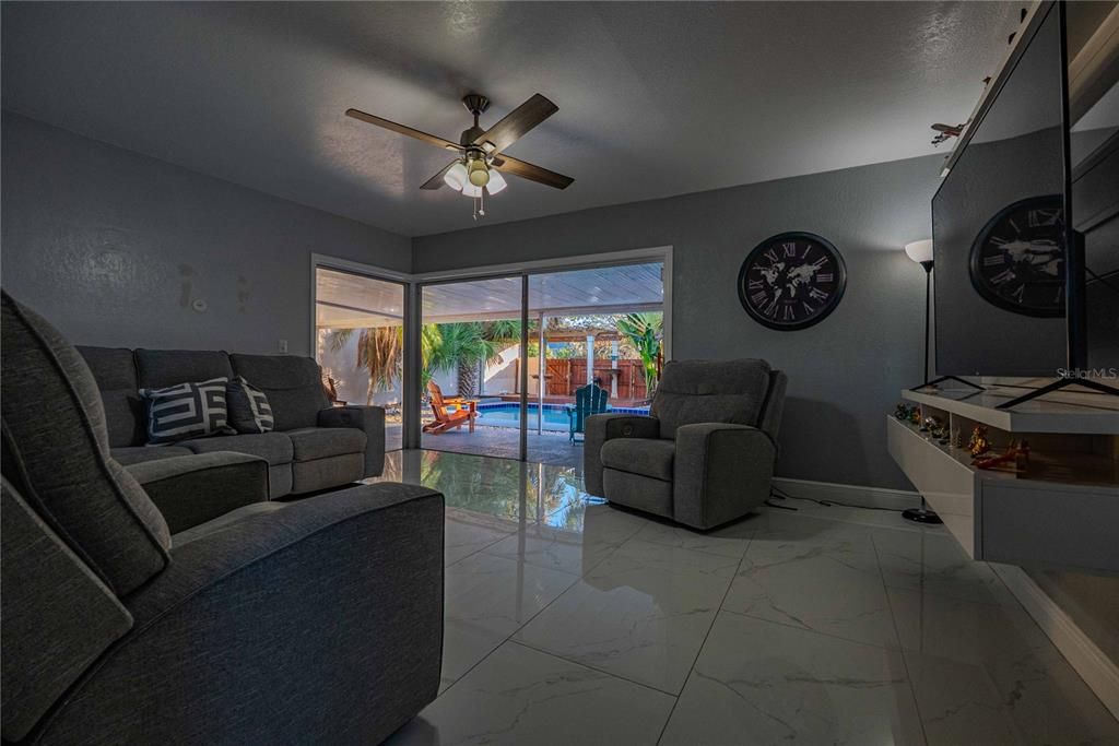 En Venta: $465,000 (3 camas, 2 baños, 1380 Pies cuadrados)