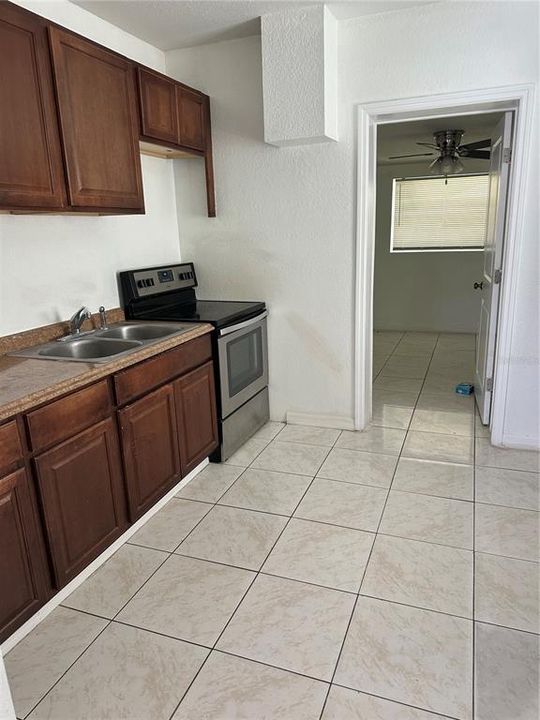For Rent: $1,290 (1 beds, 1 baths, 500 Square Feet)
