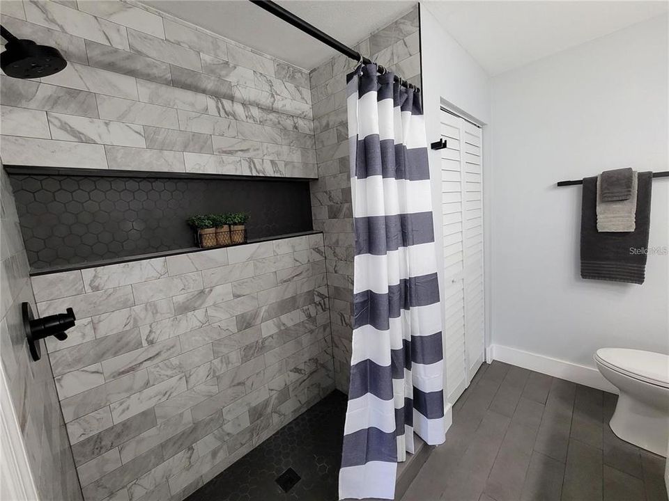 For Rent: $2,400 (3 beds, 2 baths, 1256 Square Feet)