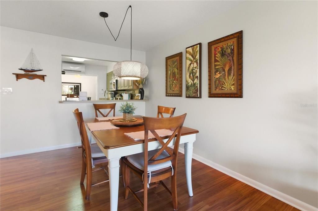 En Venta: $269,900 (2 camas, 2 baños, 1480 Pies cuadrados)