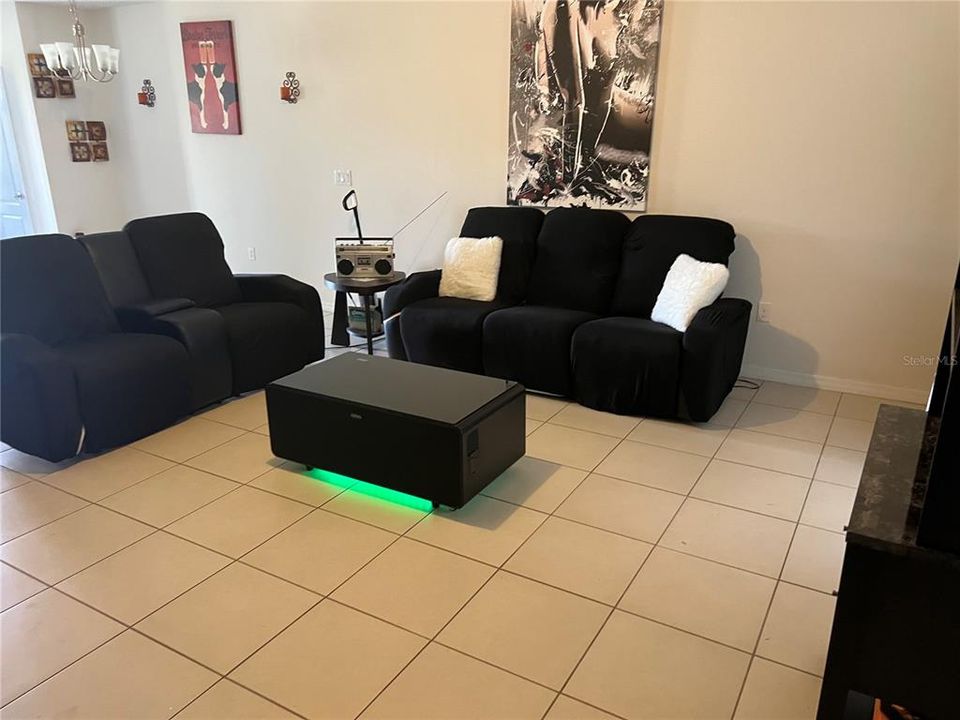 For Sale: $310,000 (3 beds, 2 baths, 1672 Square Feet)