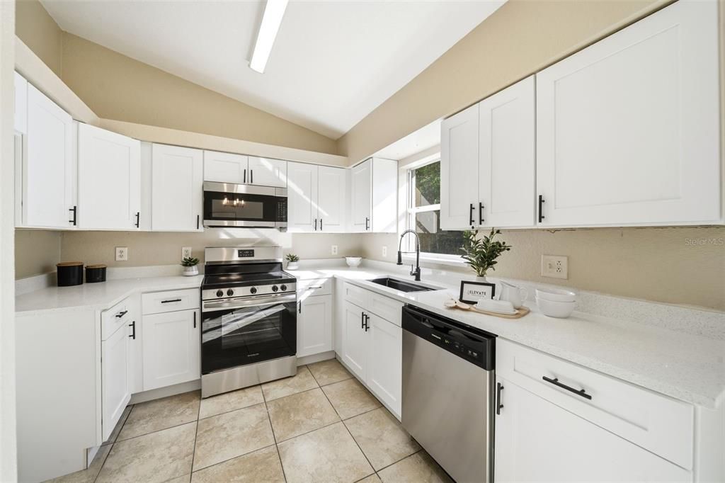 待售: $307,780 (3 贝兹, 2 浴室, 1208 平方英尺)