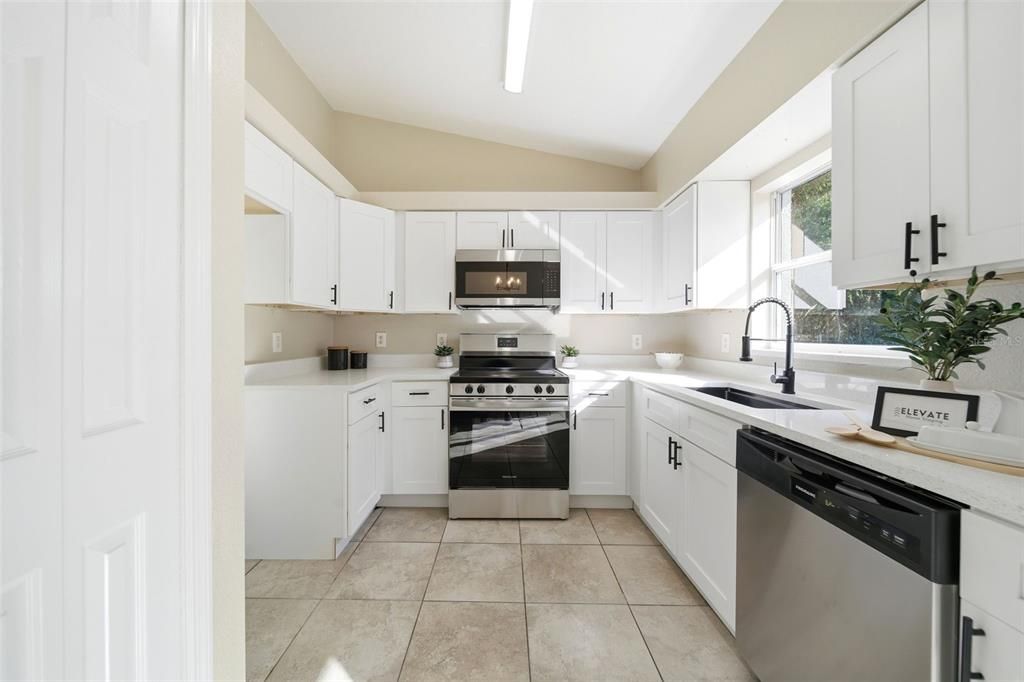 待售: $307,780 (3 贝兹, 2 浴室, 1208 平方英尺)