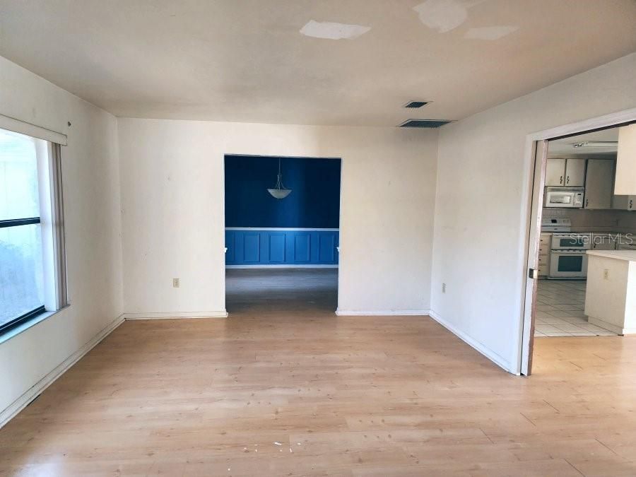 For Sale: $464,000 (4 beds, 2 baths, 3100 Square Feet)