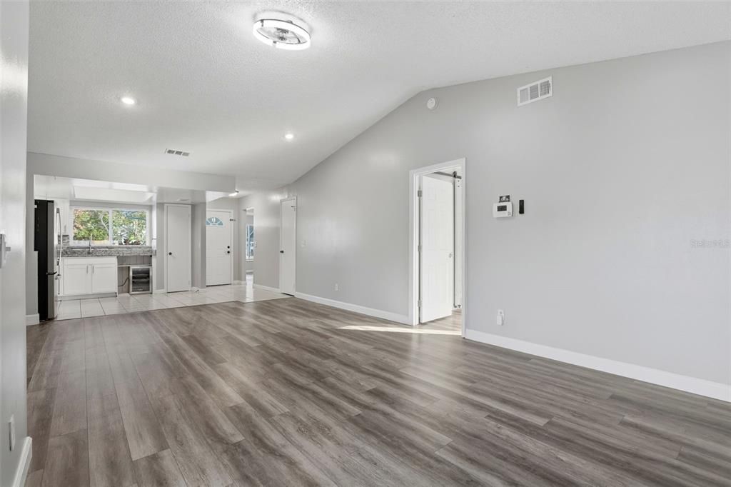 待售: $370,000 (3 贝兹, 2 浴室, 1331 平方英尺)