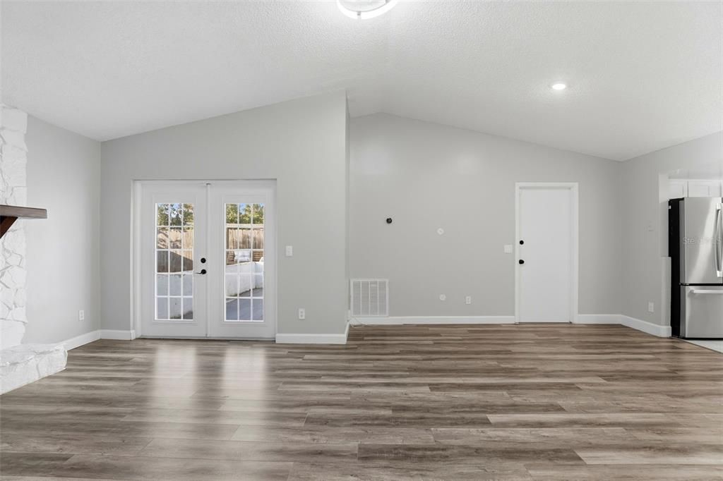 待售: $370,000 (3 贝兹, 2 浴室, 1331 平方英尺)