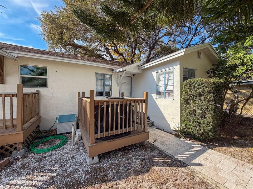 合同活跃: $265,000 (3 贝兹, 0 浴室, 1050 平方英尺)