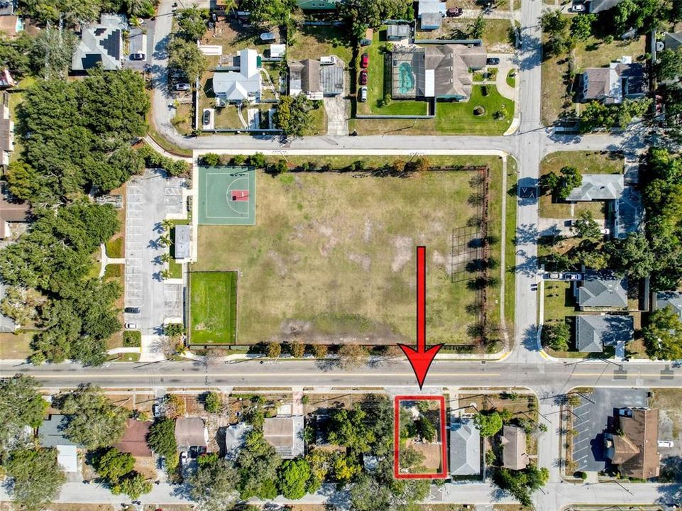 合同活跃: $265,000 (3 贝兹, 0 浴室, 1050 平方英尺)