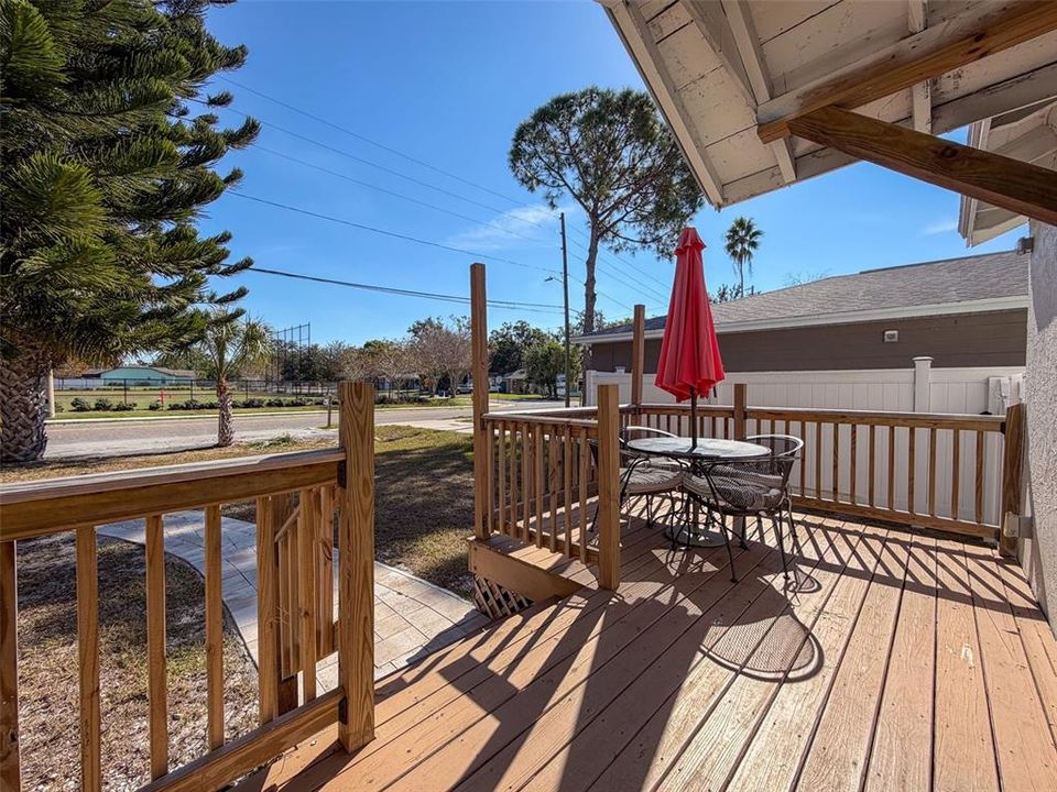 合同活跃: $265,000 (3 贝兹, 0 浴室, 1050 平方英尺)