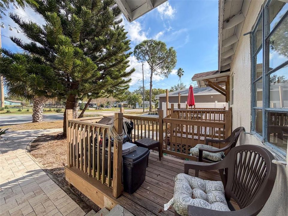 合同活跃: $265,000 (3 贝兹, 0 浴室, 1050 平方英尺)