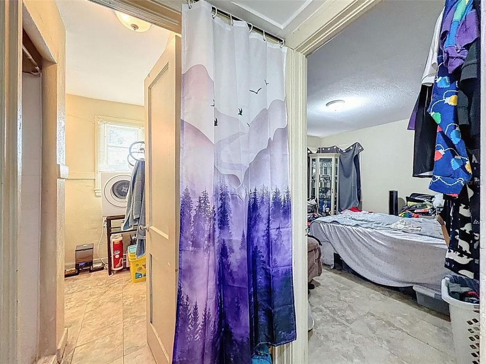 合同活跃: $265,000 (3 贝兹, 0 浴室, 1050 平方英尺)