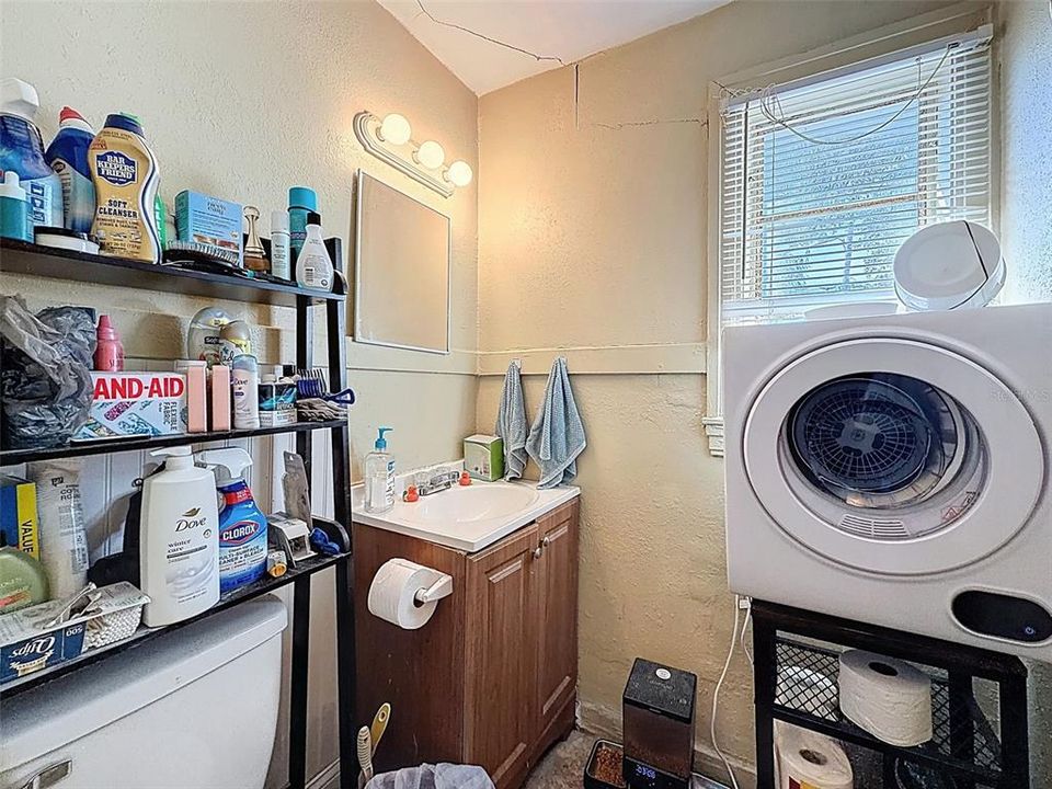 合同活跃: $265,000 (3 贝兹, 0 浴室, 1050 平方英尺)