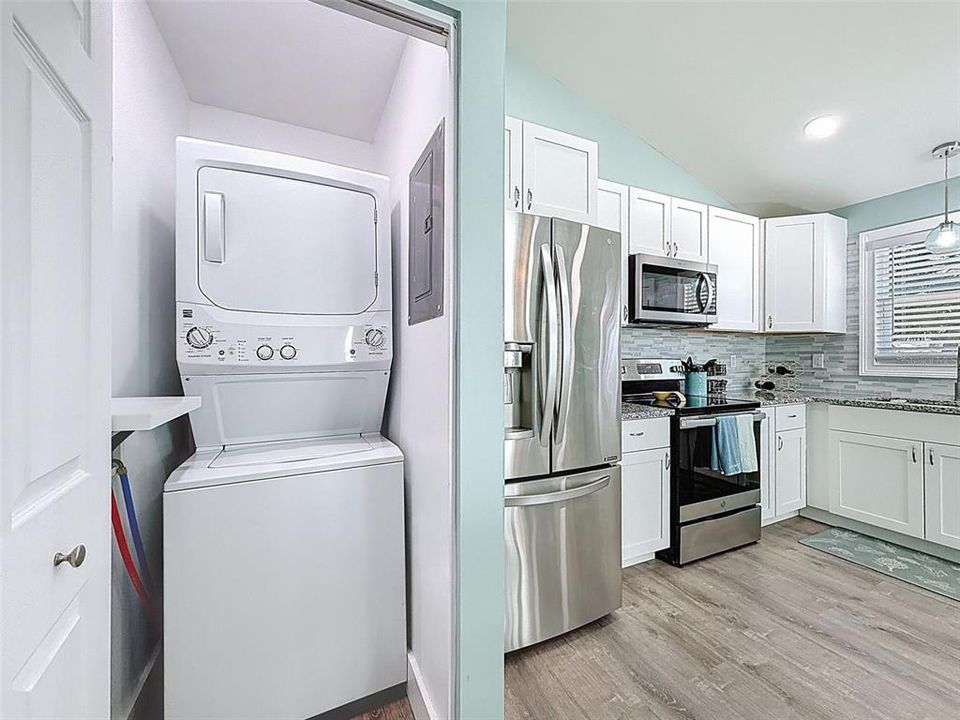 合同活跃: $265,000 (3 贝兹, 0 浴室, 1050 平方英尺)