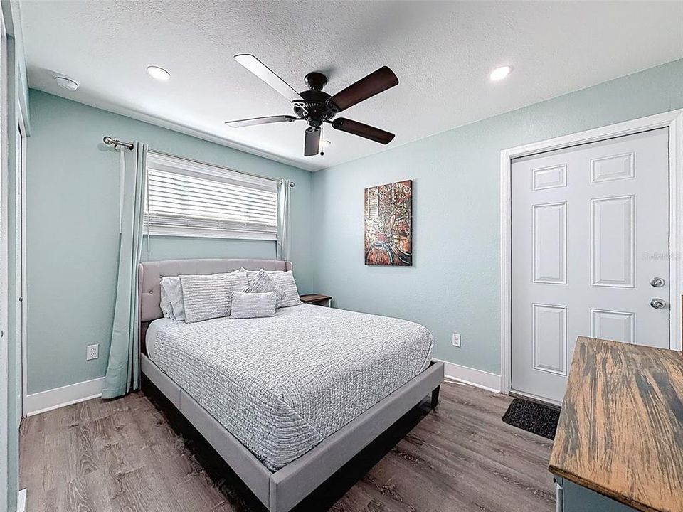 合同活跃: $265,000 (3 贝兹, 0 浴室, 1050 平方英尺)