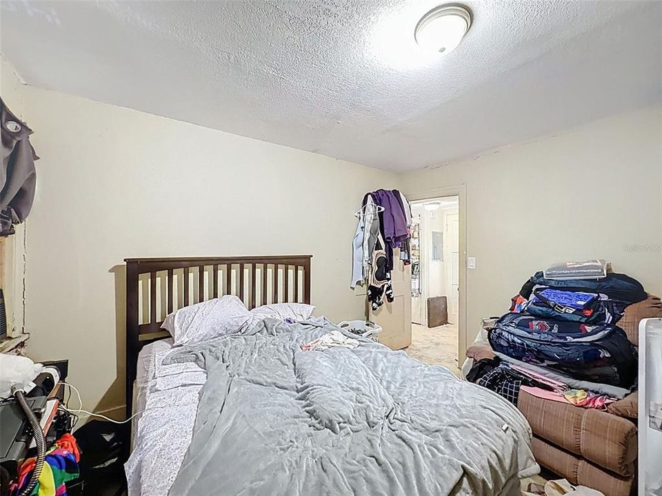 合同活跃: $265,000 (3 贝兹, 0 浴室, 1050 平方英尺)