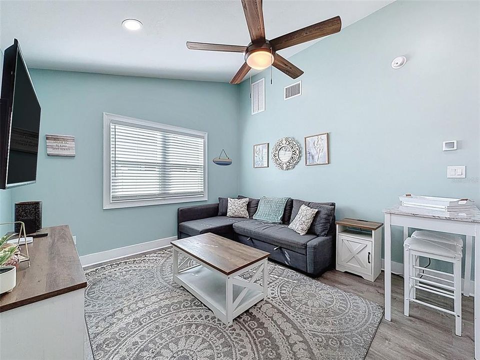 合同活跃: $265,000 (3 贝兹, 0 浴室, 1050 平方英尺)