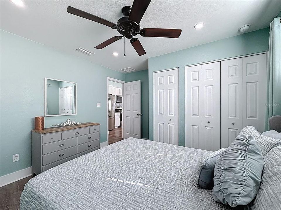 合同活跃: $265,000 (3 贝兹, 0 浴室, 1050 平方英尺)