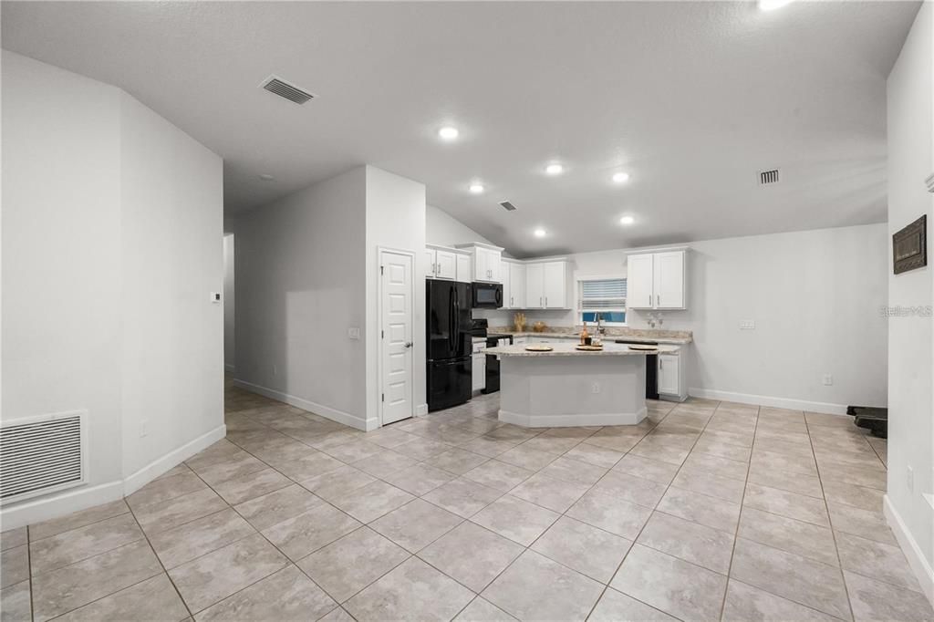 For Rent: $2,290 (3 beds, 2 baths, 1527 Square Feet)