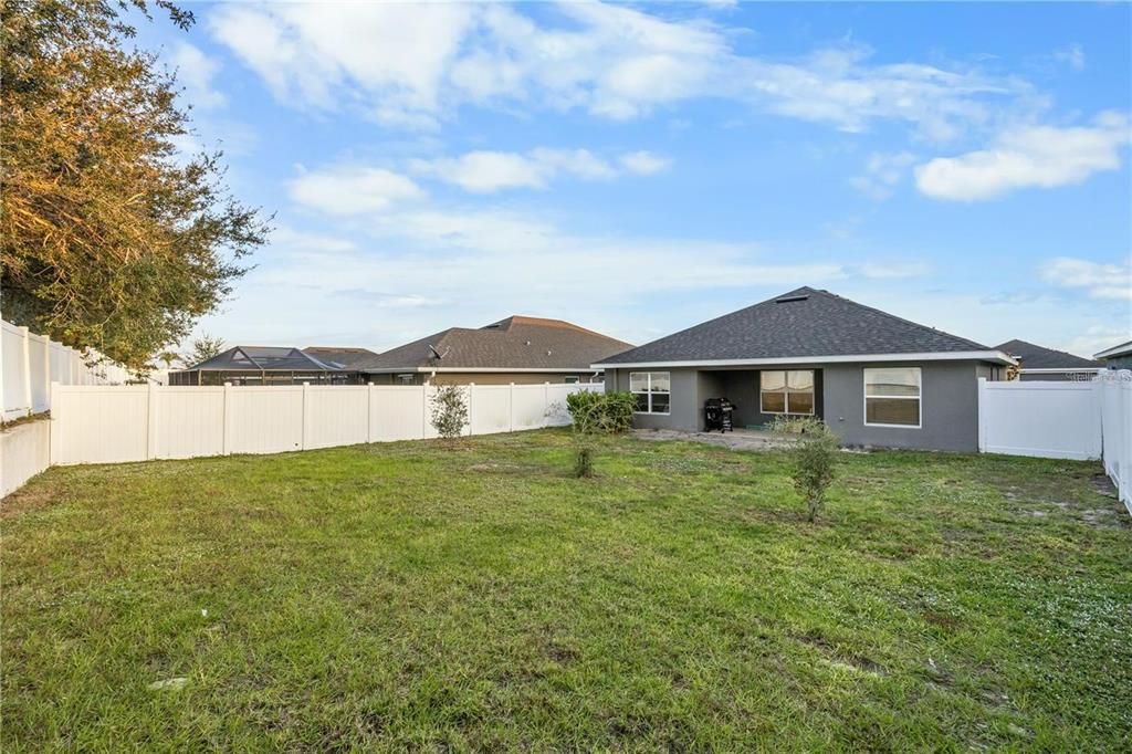 For Rent: $2,290 (3 beds, 2 baths, 1527 Square Feet)