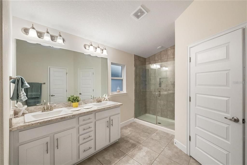 For Rent: $2,290 (3 beds, 2 baths, 1527 Square Feet)