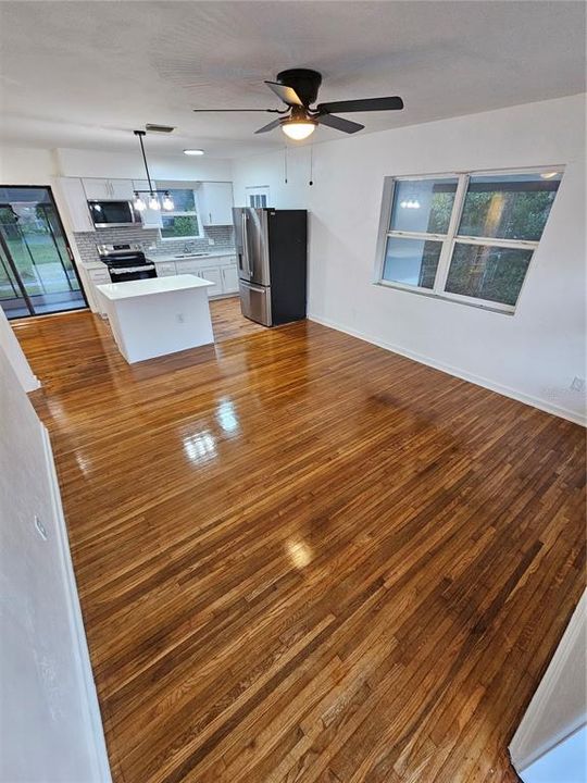 For Sale: $295,000 (3 beds, 1 baths, 1040 Square Feet)