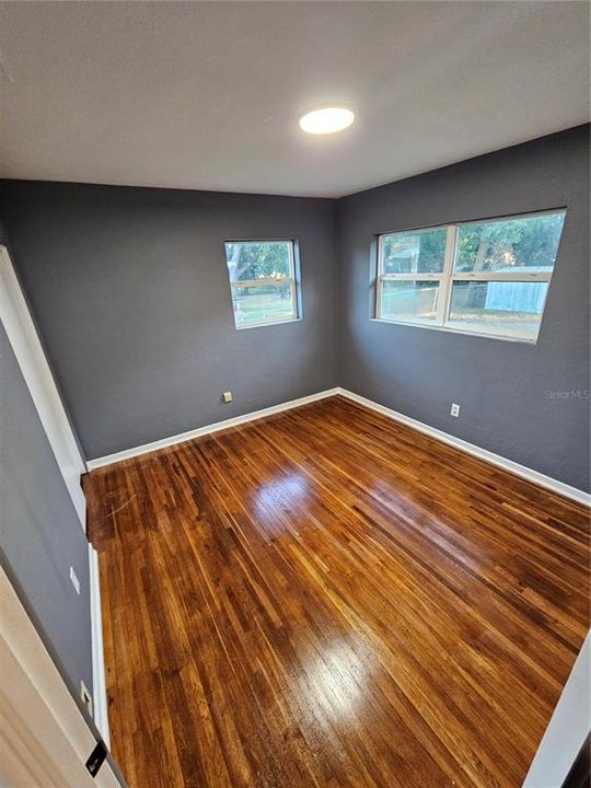 For Sale: $295,000 (3 beds, 1 baths, 1040 Square Feet)