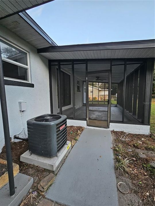 For Sale: $295,000 (3 beds, 1 baths, 1040 Square Feet)