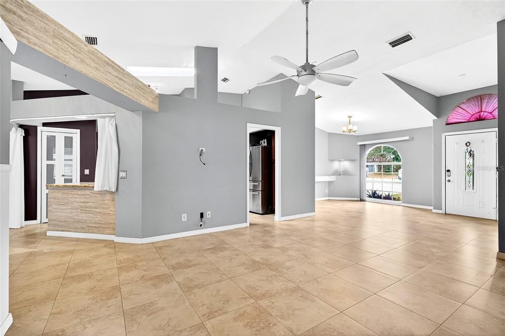 В аренду: $2,600 (3 спален, 2 ванн, 1835 Квадратных фут)