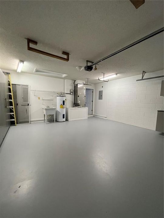 For Rent: $3,000 (4 beds, 2 baths, 2037 Square Feet)